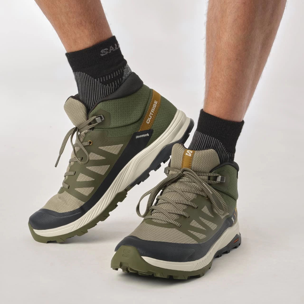 Salomon Outrise Mid Gore-Tex Light Trail Shoes - Men's 5 Salomon Outrise Mid Gore-Tex Light Trail Shoes - Men's - Image 5